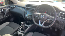 Nissan Qashqai 1.3 DiG-T N-Connecta 5dr [Glass Roof Pack] Petrol Hatchback